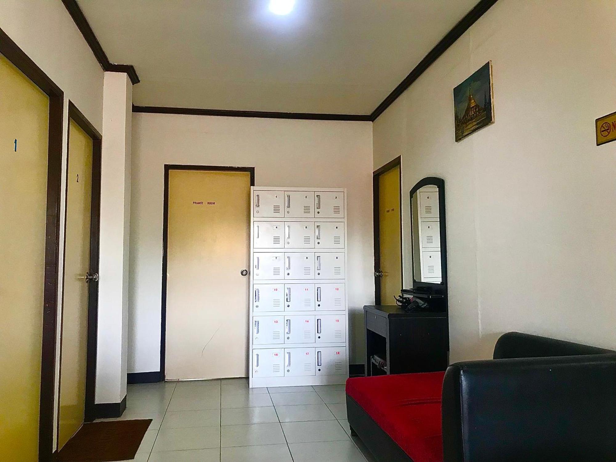 Moon Dolphin Hostel Хаад Рин Екстериор снимка