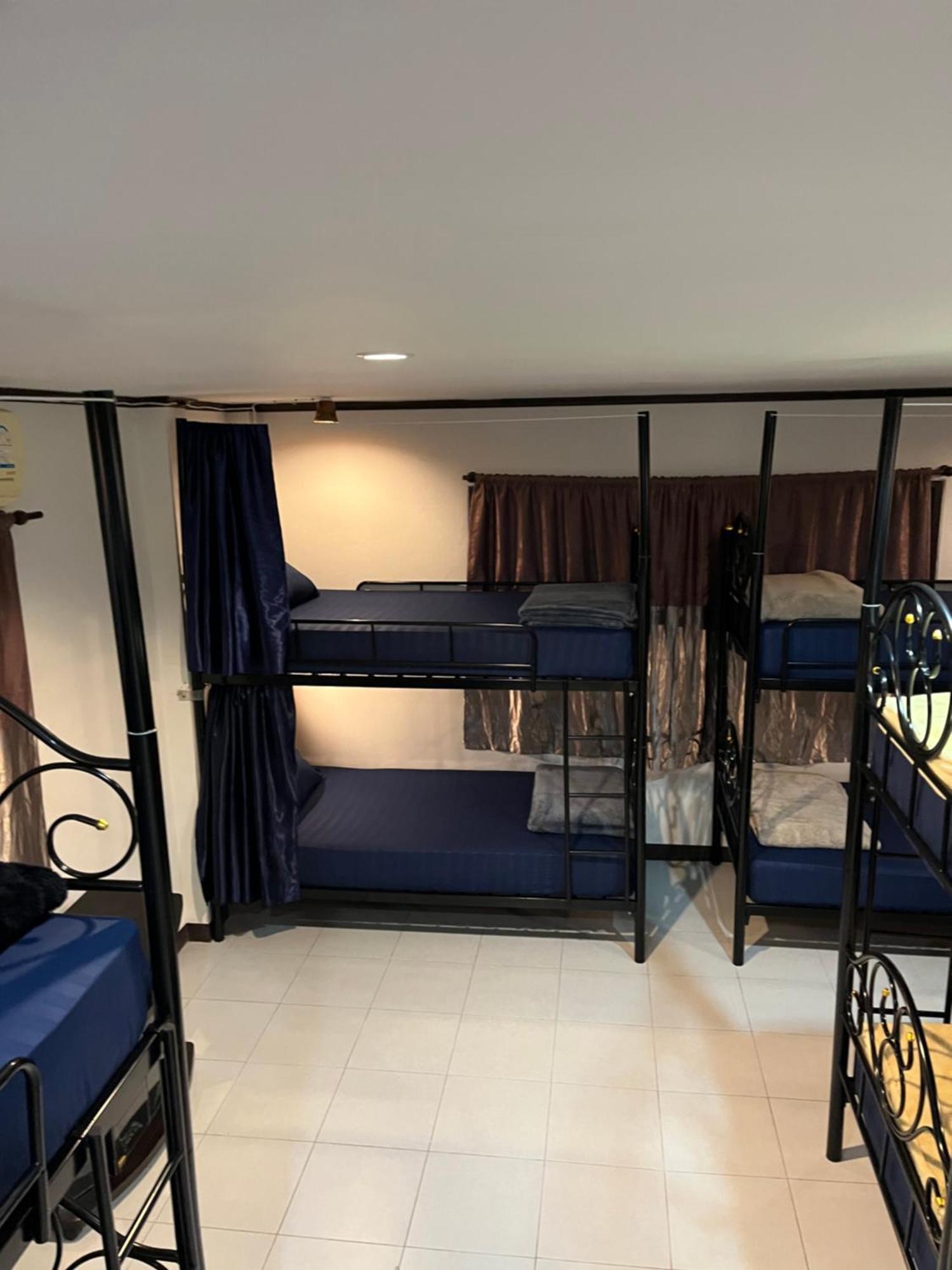 Moon Dolphin Hostel Хаад Рин Екстериор снимка